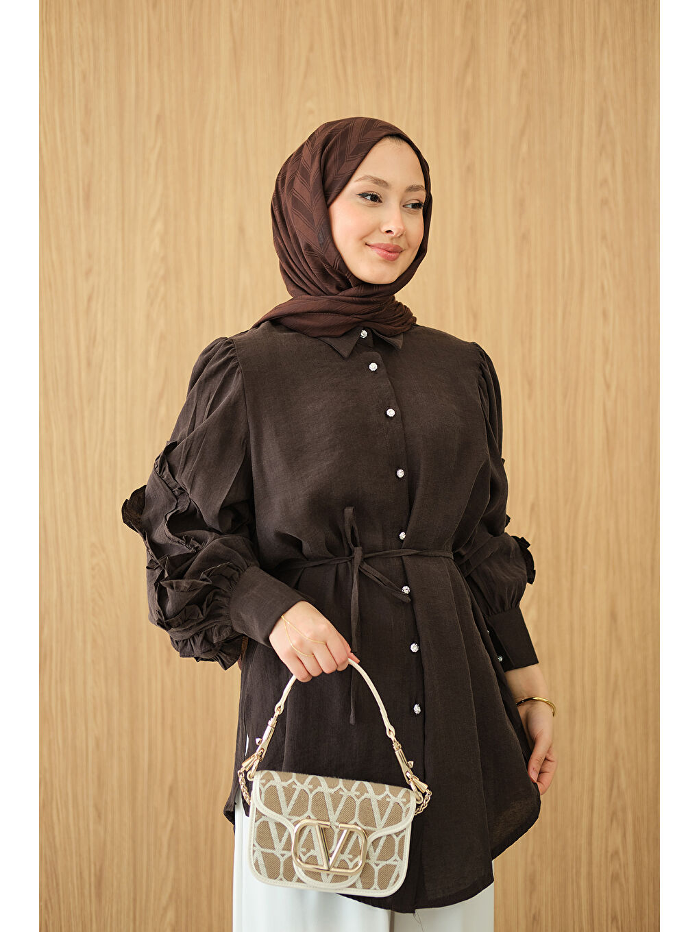 Kadın Kolları Fırfırlı Bel Bağlamalı Gömlek Kahverengi-3