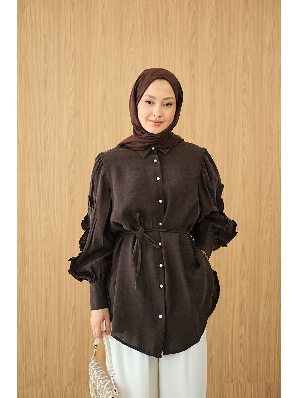 Kadın Kolları Fırfırlı Bel Bağlamalı Gömlek Kahverengi-4