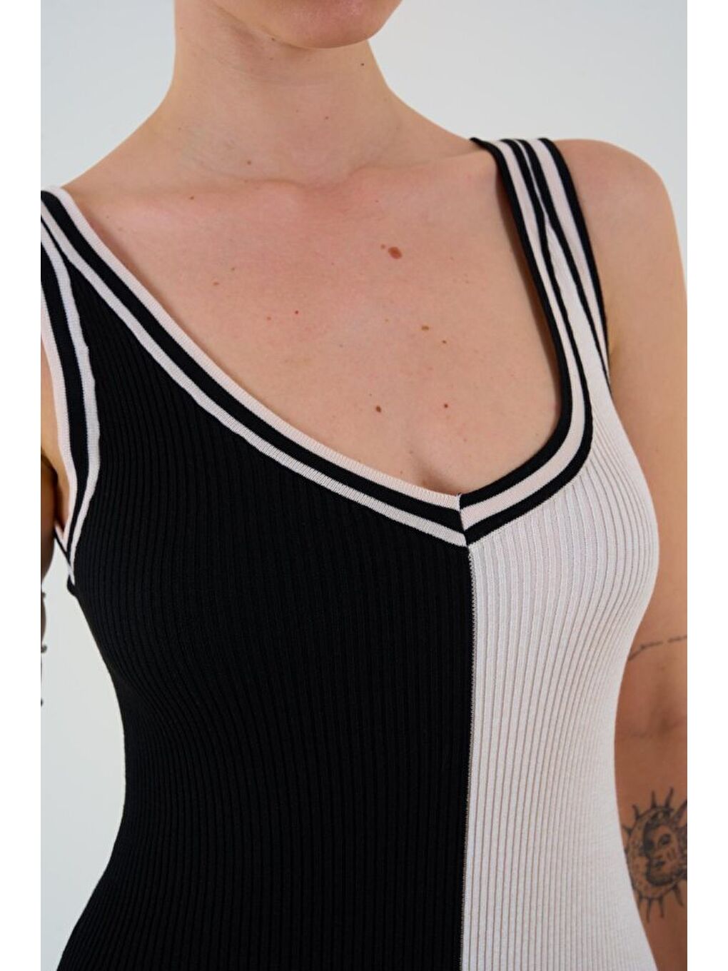 İki Renki Kolsuz Elbise - Siyah-Krem-3