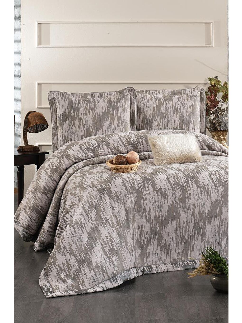 Bej Stella Şönil Çift Kişilik Yatak Örtüsü 260x260 cm Vizon