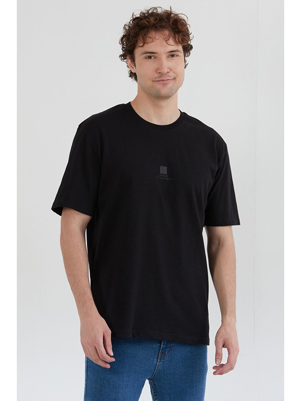 Siyah Slogan Kabartmalı Bisiklet Yaka %100 Pamuk Tişört