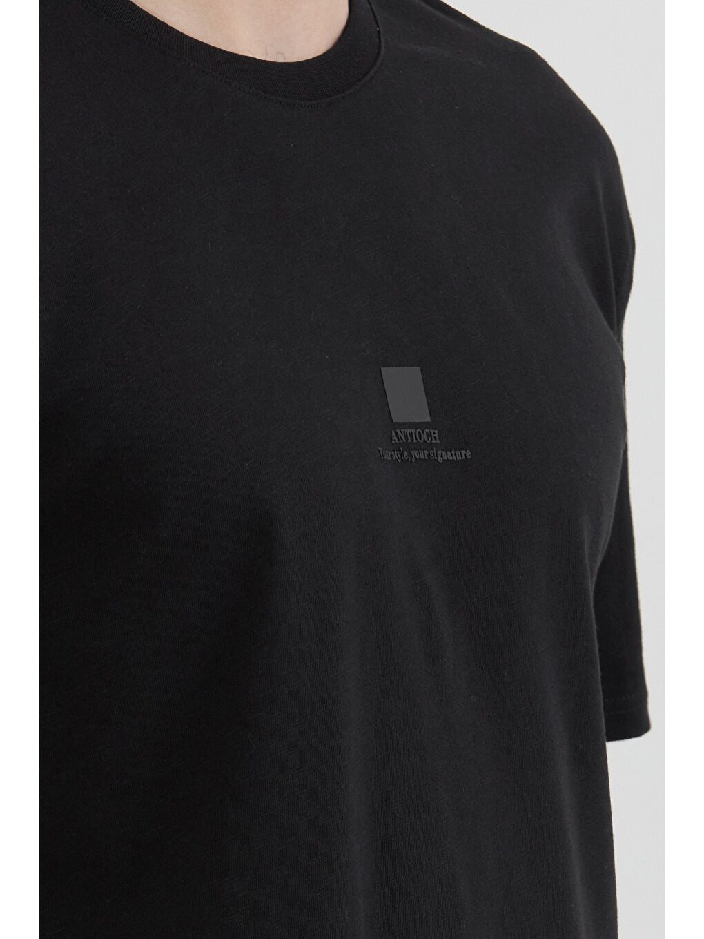 Siyah Slogan Kabartmalı Bisiklet Yaka %100 Pamuk Tişört-4