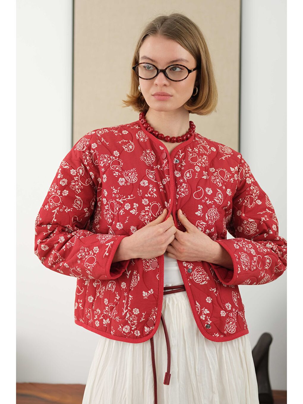 Kırmızı Kapitone Kısa Ceket Etnik Desen