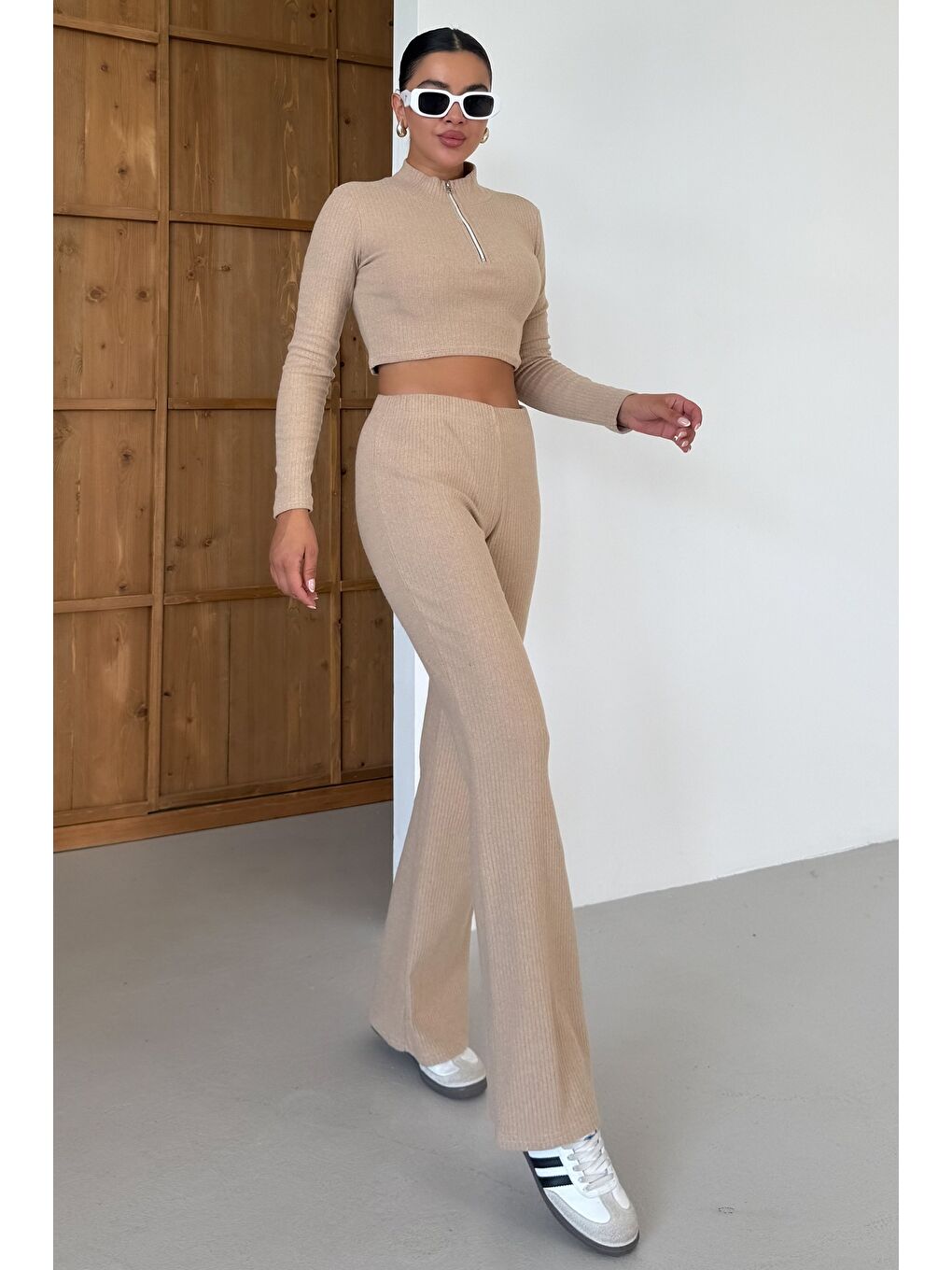 Kadın Bej Yarım Fermuarlı Crop Alt-Üst Pantolonlu Takım-1
