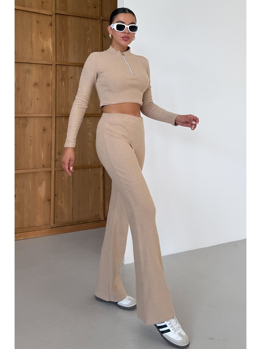 Kadın Bej Yarım Fermuarlı Crop Alt-Üst Pantolonlu Takım-2