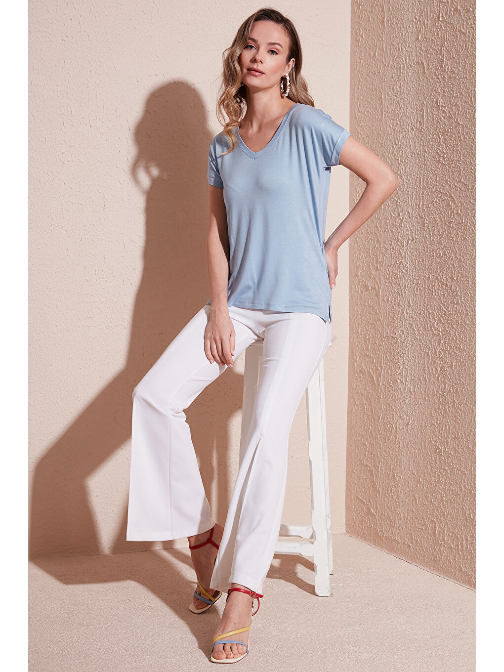 Mavi V Yaka Relaxed Fit Yırtmaç Detaylı 2'li Paket Bluz 5862000S2-4