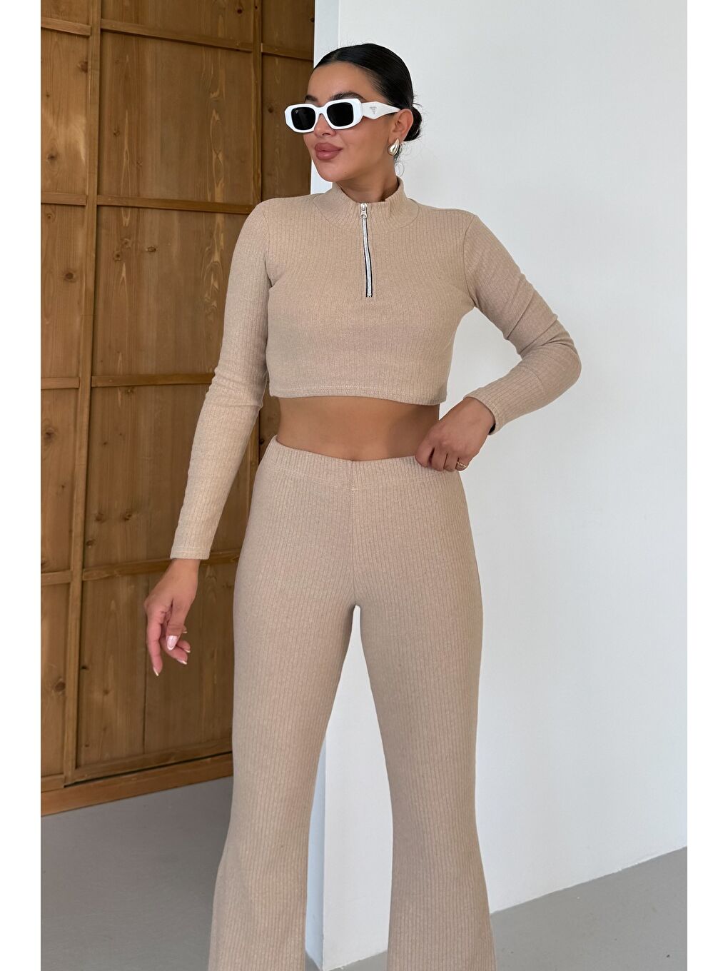 Kadın Bej Yarım Fermuarlı Crop Alt-Üst Pantolonlu Takım-4
