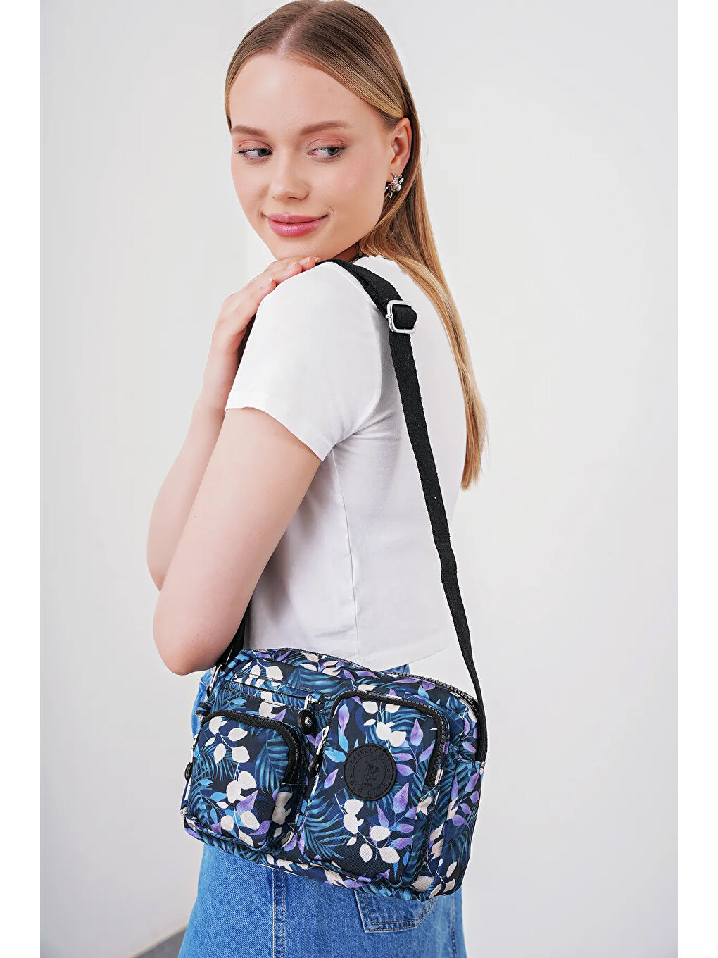 Siyah Çok Gözlü Çapraz Askılı Kadın Çanta BHPC6005-1