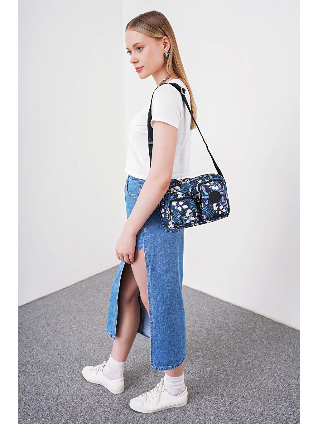 Siyah Çok Gözlü Çapraz Askılı Kadın Çanta BHPC6005-2