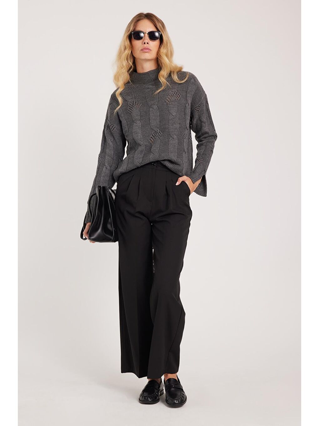 Kadın Regular Fit Klasik Kesim Yüksel Bel Geniş Paça Siyah Pantolon-1