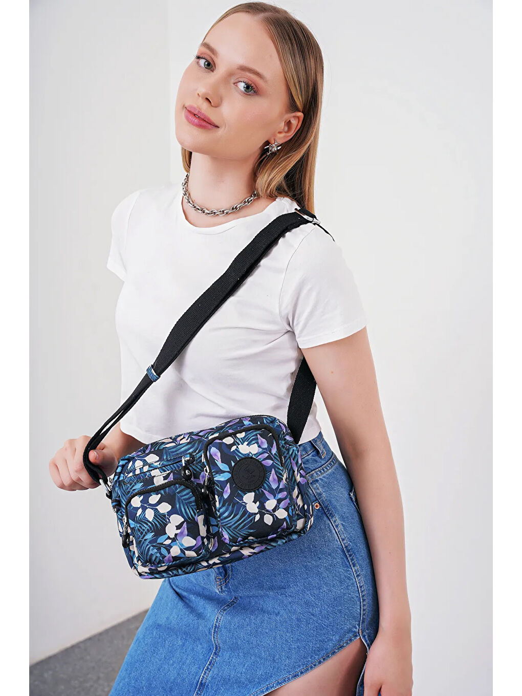 Siyah Çok Gözlü Çapraz Askılı Kadın Çanta BHPC6005-3