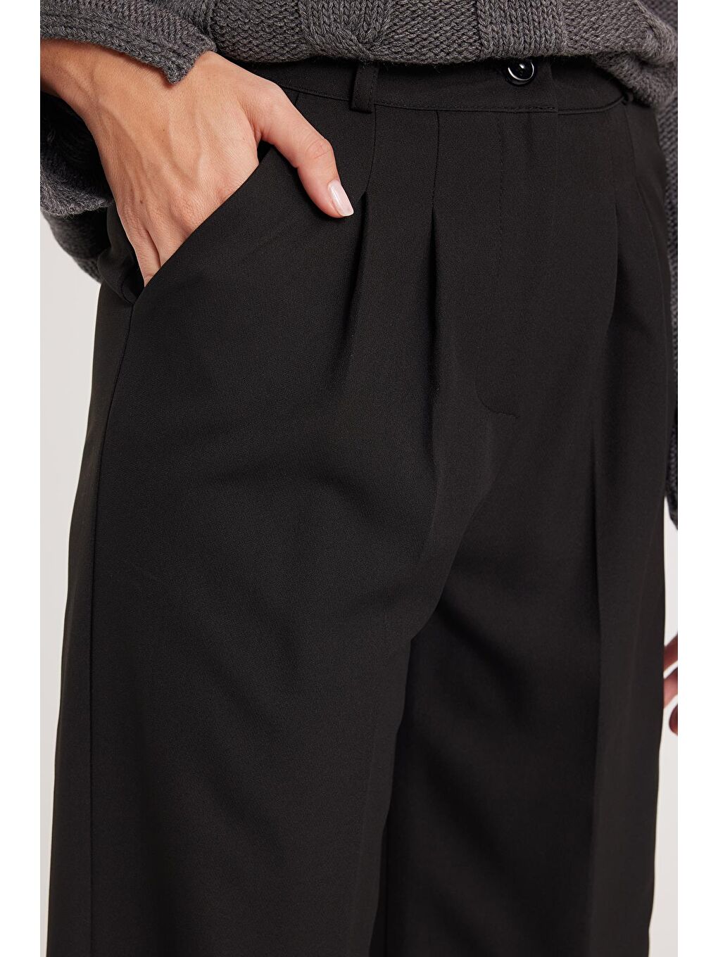 Kadın Regular Fit Klasik Kesim Yüksel Bel Geniş Paça Siyah Pantolon-2