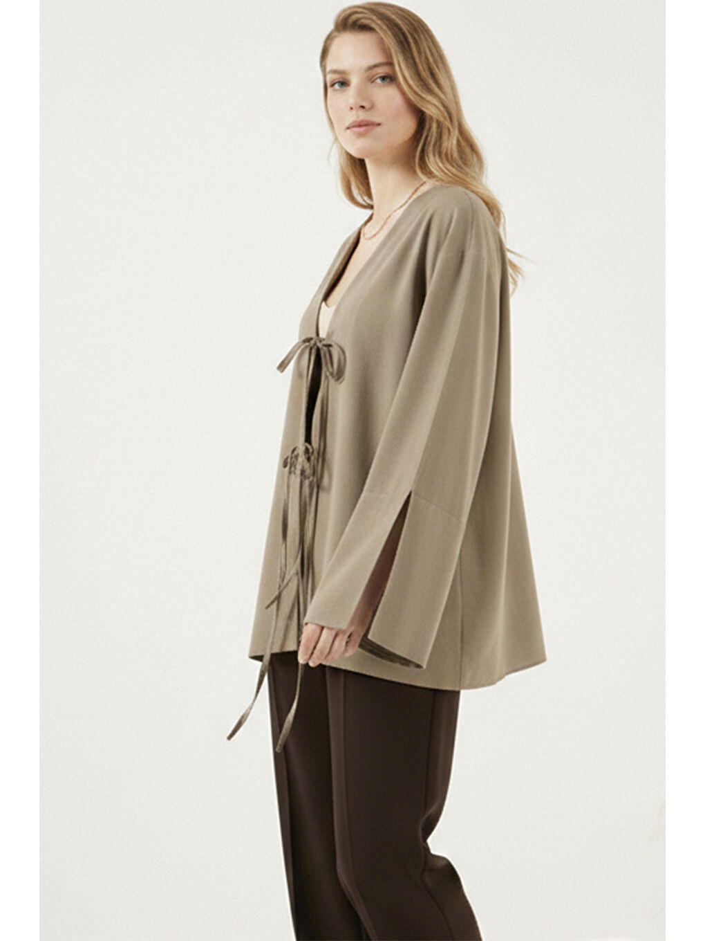 Haki Pamuklu Relaxed Fit Bağlamalı Yırtmaçlı Kol Detaylı Gömlek 6925425-5