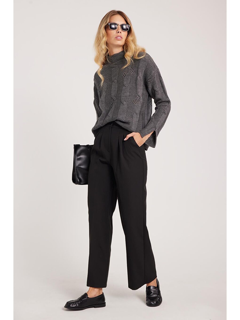 Kadın Regular Fit Klasik Kesim Yüksel Bel Geniş Paça Siyah Pantolon-3