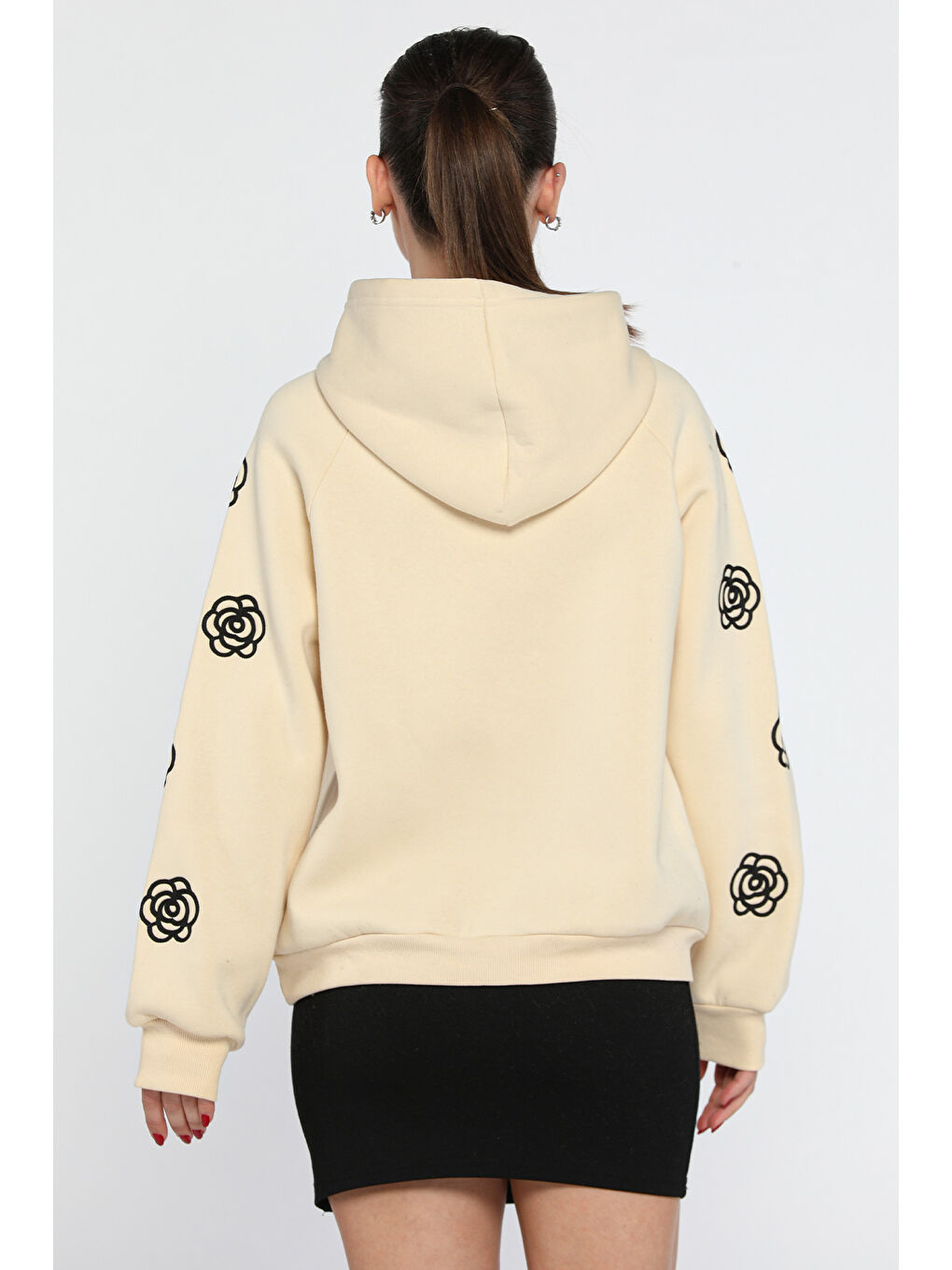 GÜLSELİ Bej Kadın Kapüşonlu Kol Nakış Detaylı Şardonlu Sweatshirt - 2