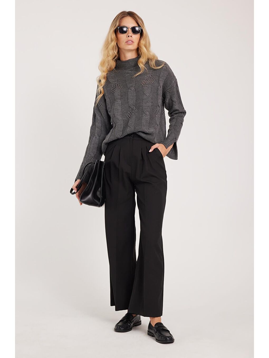 Kadın Regular Fit Klasik Kesim Yüksel Bel Geniş Paça Siyah Pantolon-4