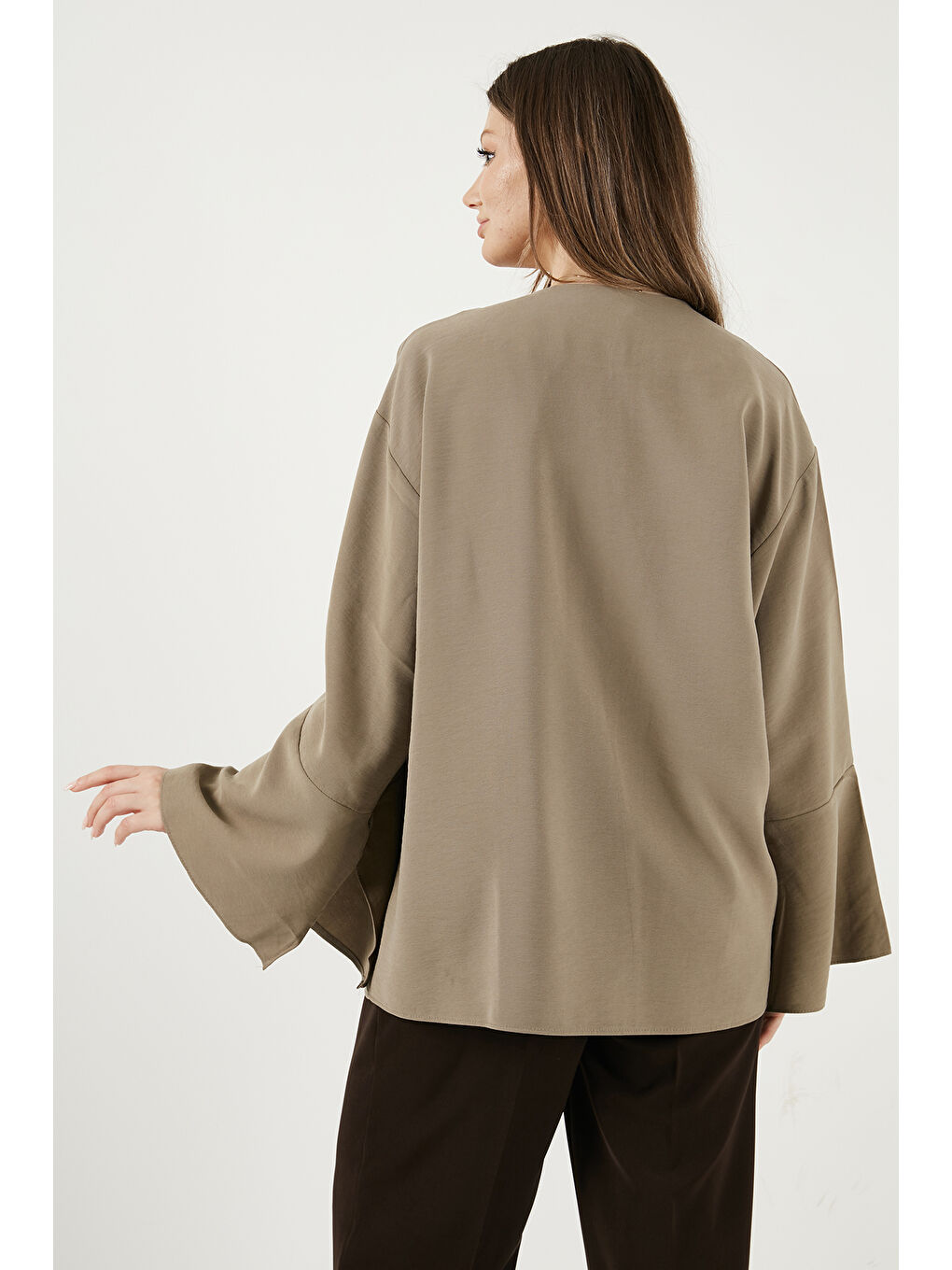 Haki Pamuklu Relaxed Fit Bağlamalı Yırtmaçlı Kol Detaylı Gömlek 6925425-6