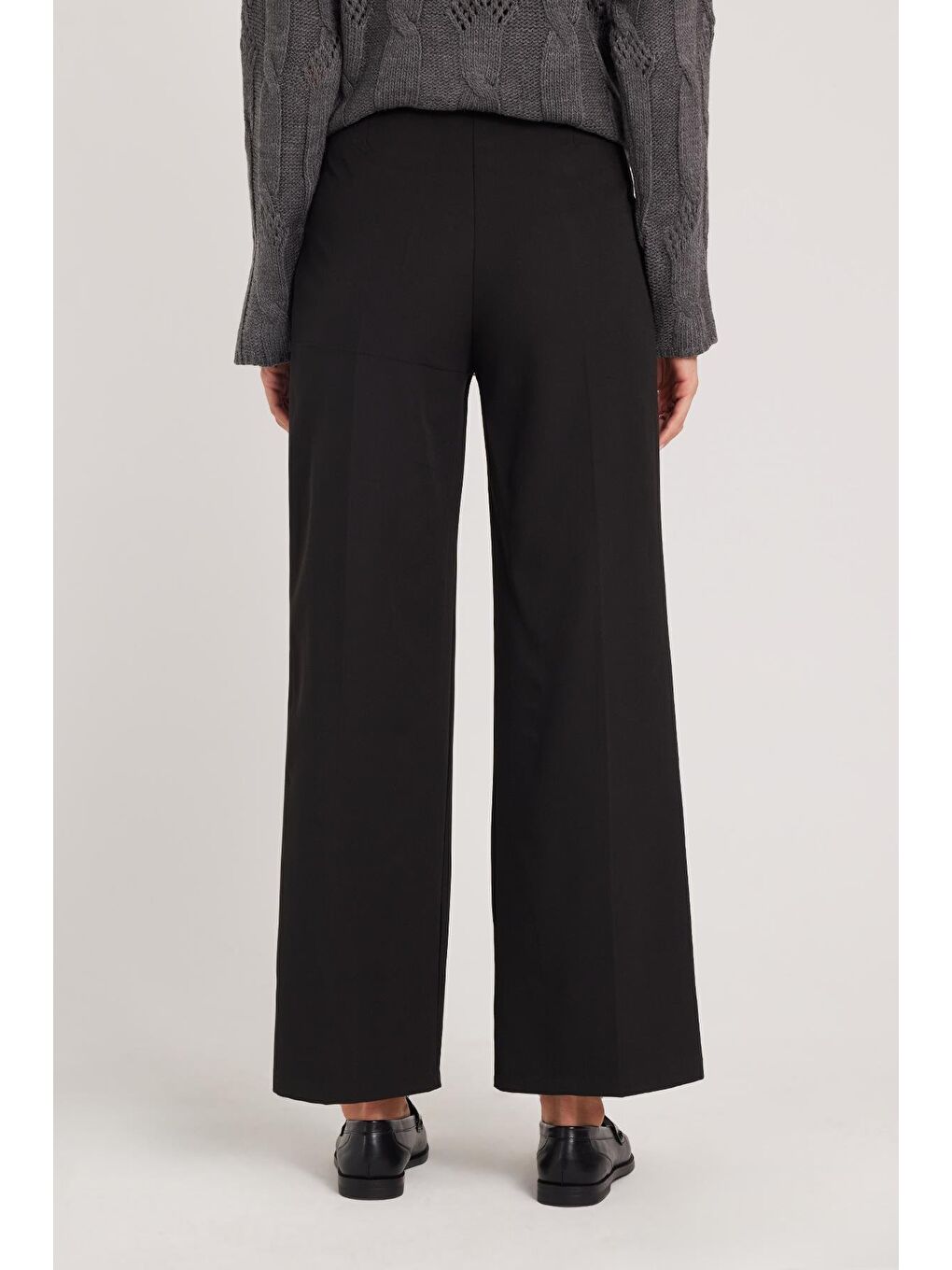 Kadın Regular Fit Klasik Kesim Yüksel Bel Geniş Paça Siyah Pantolon-6