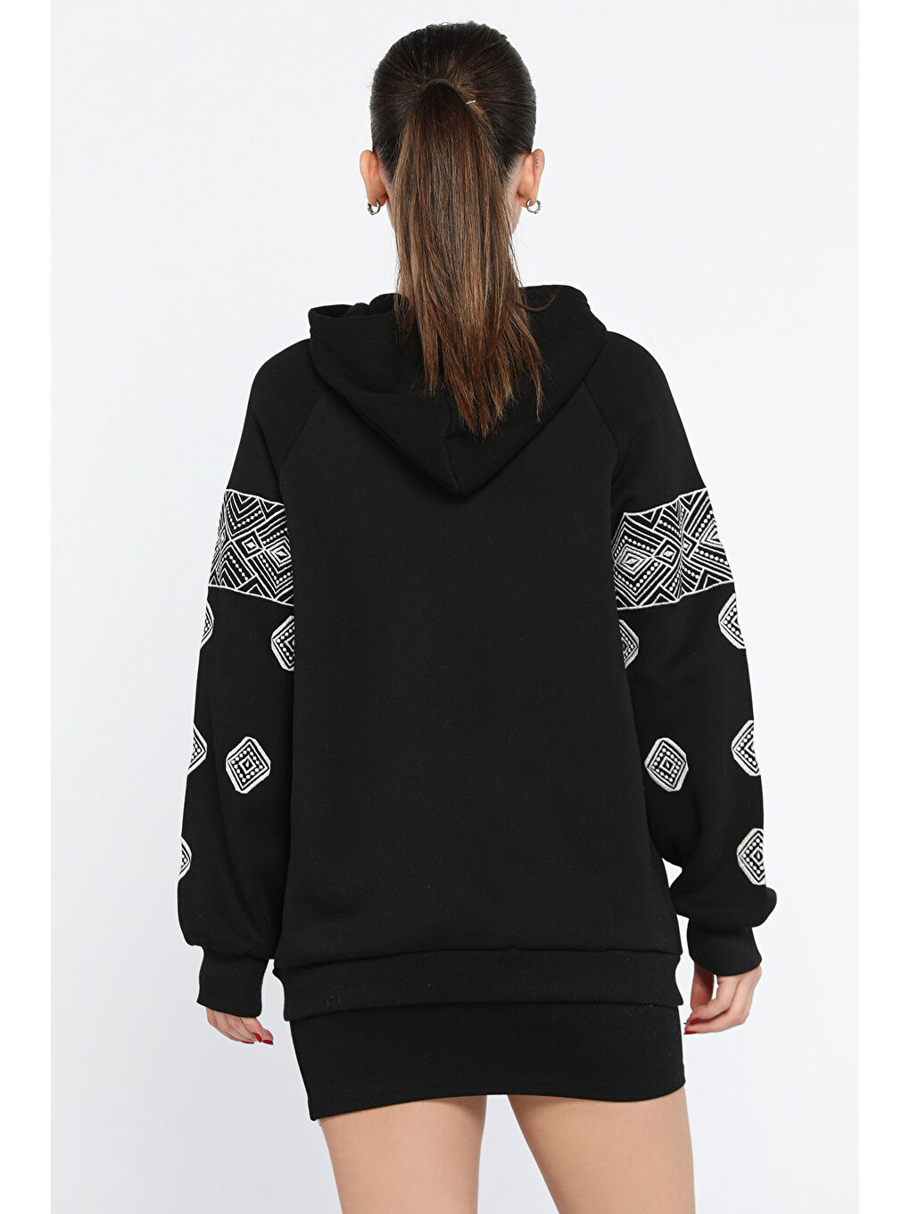 Siyah Kadın Kapüşonlu Şardonlu Kol Nakışlı Sweatshirt-2