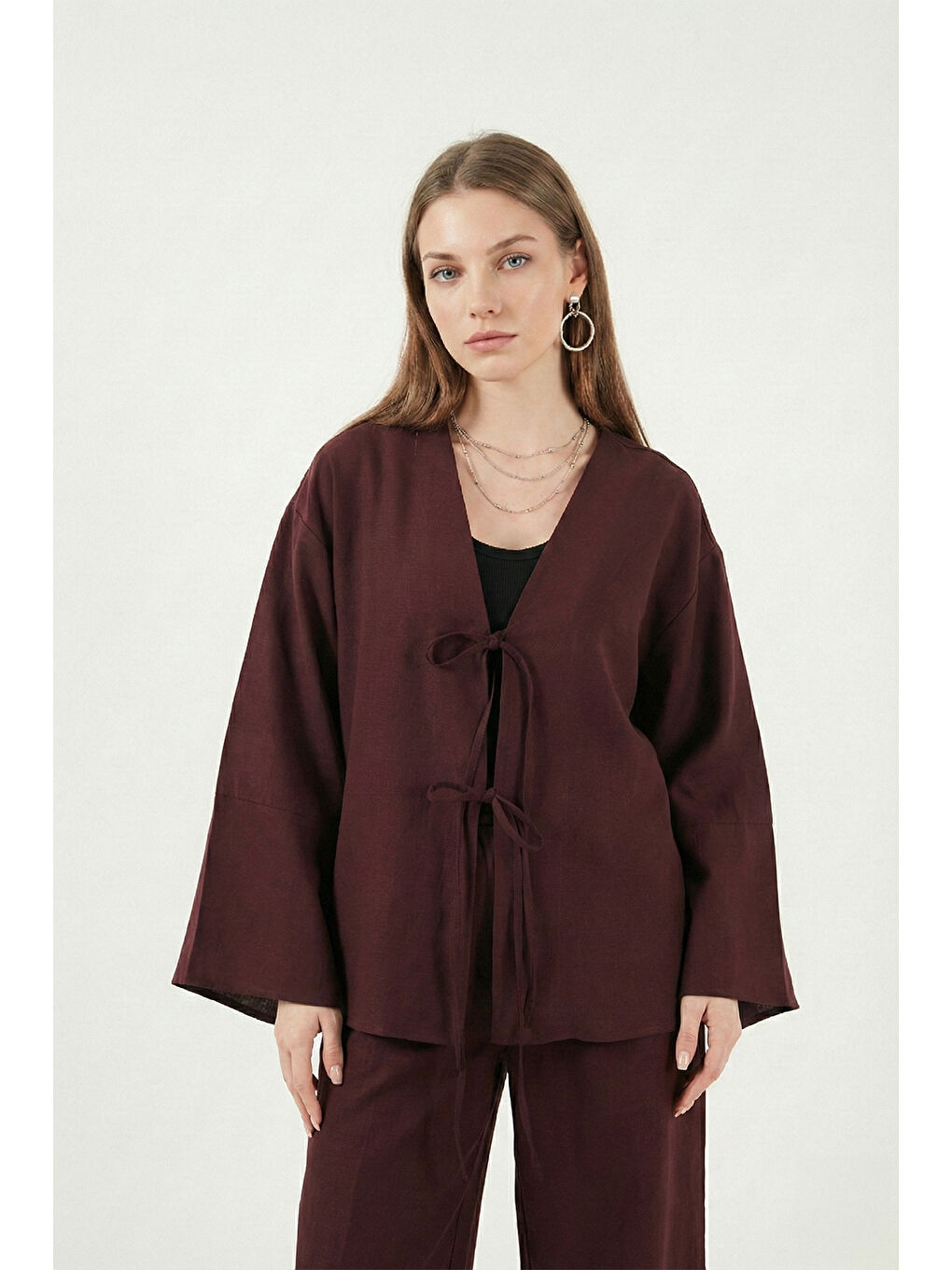 Mürdüm Pamuklu Relaxed Fit Bağlamalı Yırtmaçlı Kol Detaylı Gömlek 6925425-2