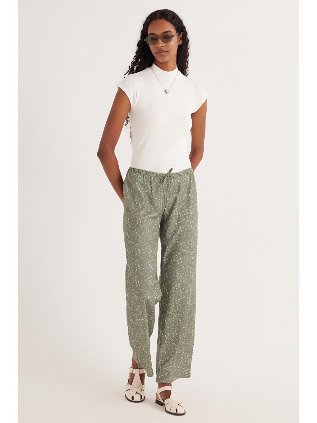 Karışık Kadın Relax Fit Rahat Kesim Beli Lastikli Bağlamalı Desenli Pantolon-3