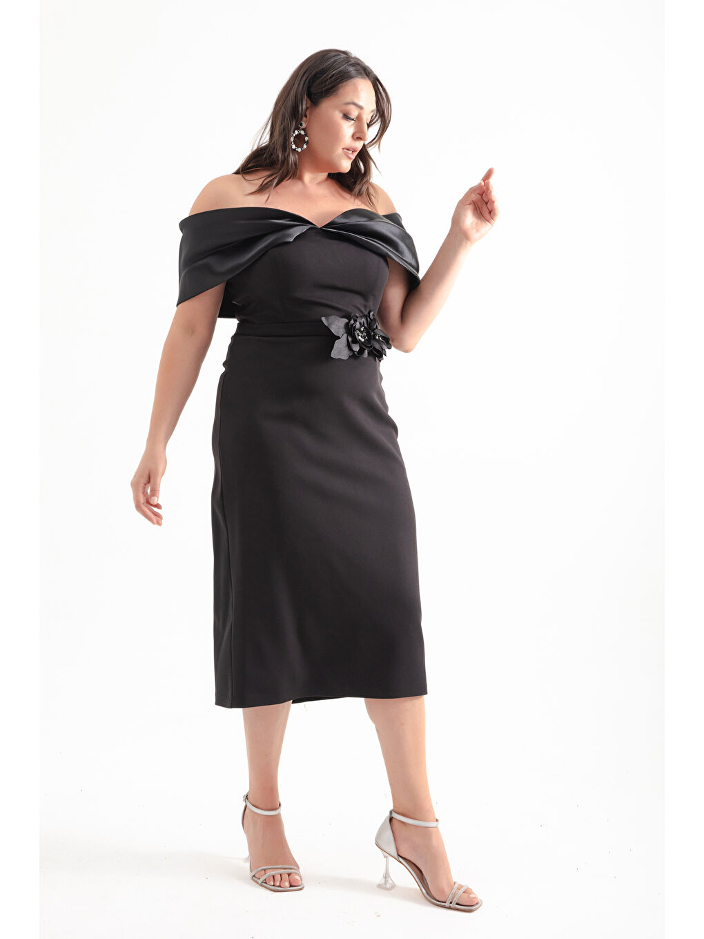 Kadın Siyah Kayık Yaka Fiyonklu Midi Büyük Beden Abiye