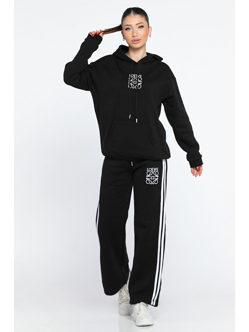 Siyah Kadın Kapüşonlu Nakışlı Şardonlu Şerit Detaylı Eşofman Takımı