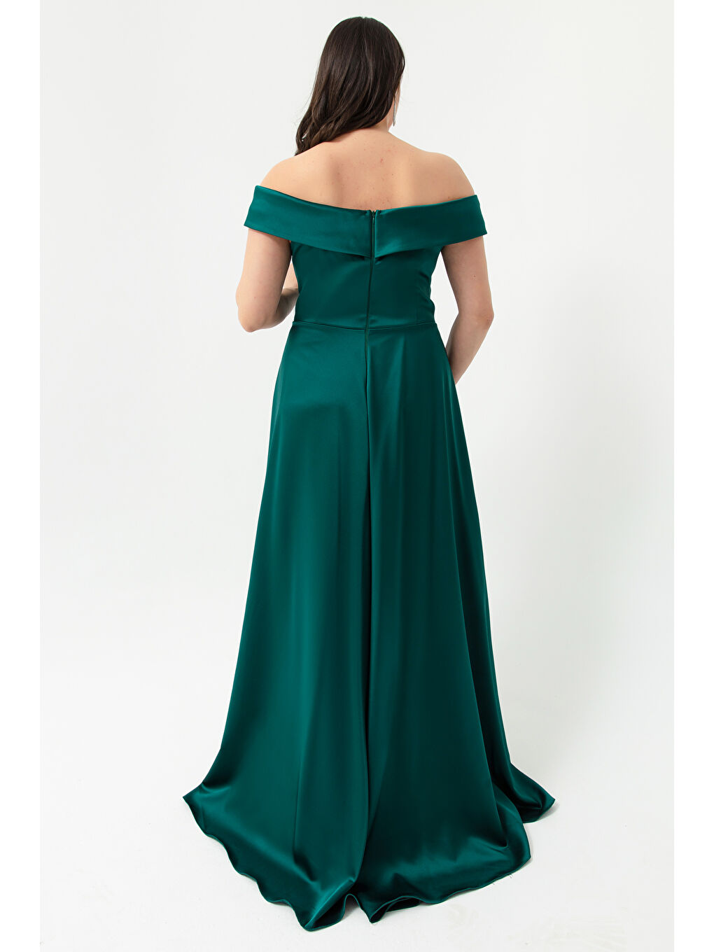 Kadın Zümrüt Yeşili Kayık Yaka Büyük Beden Saten Abiye & Mezuniyet Elbisesi-4