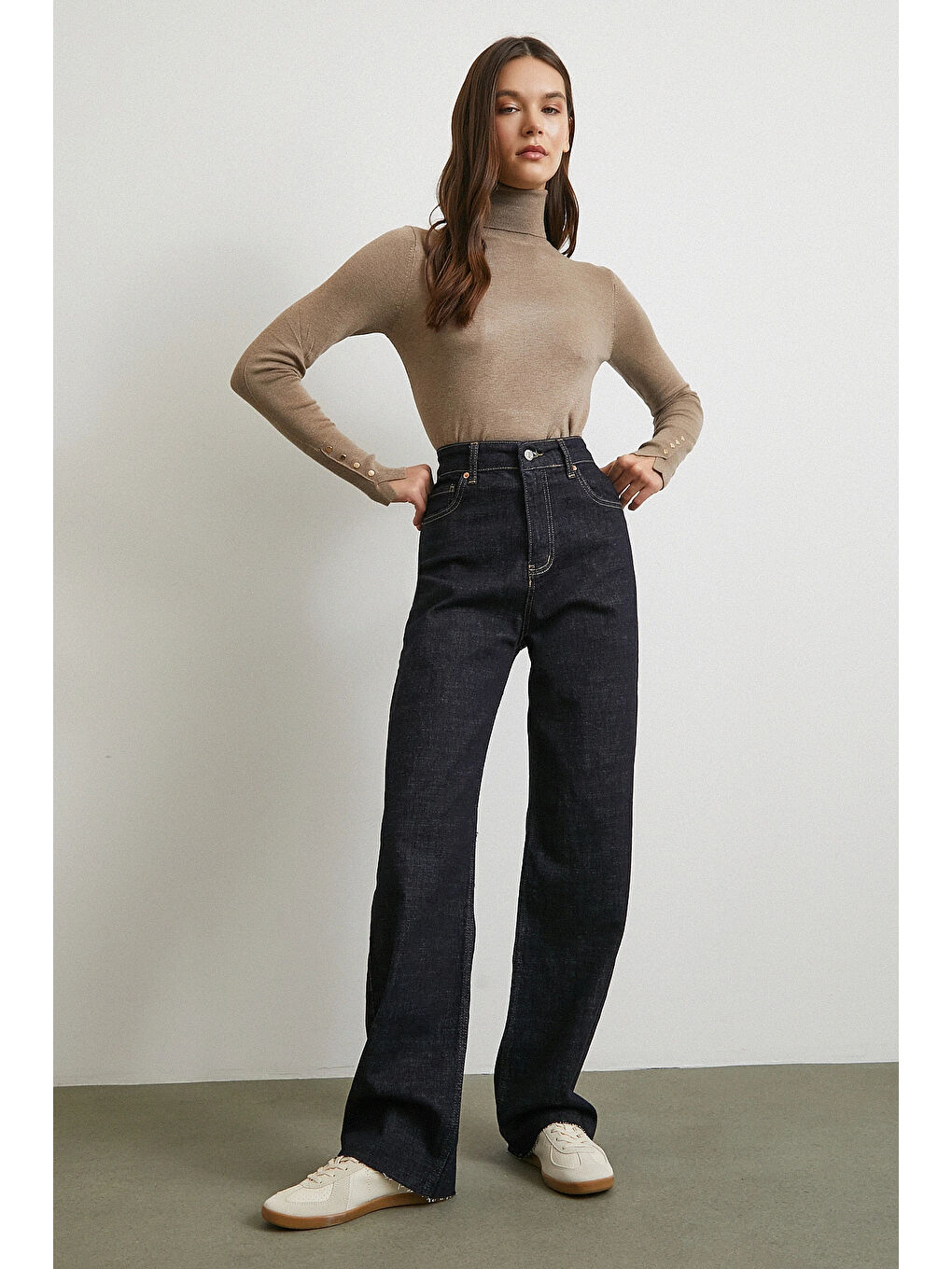 Yüksek Bel Kesik Boru Paça Jean Lacivert-2