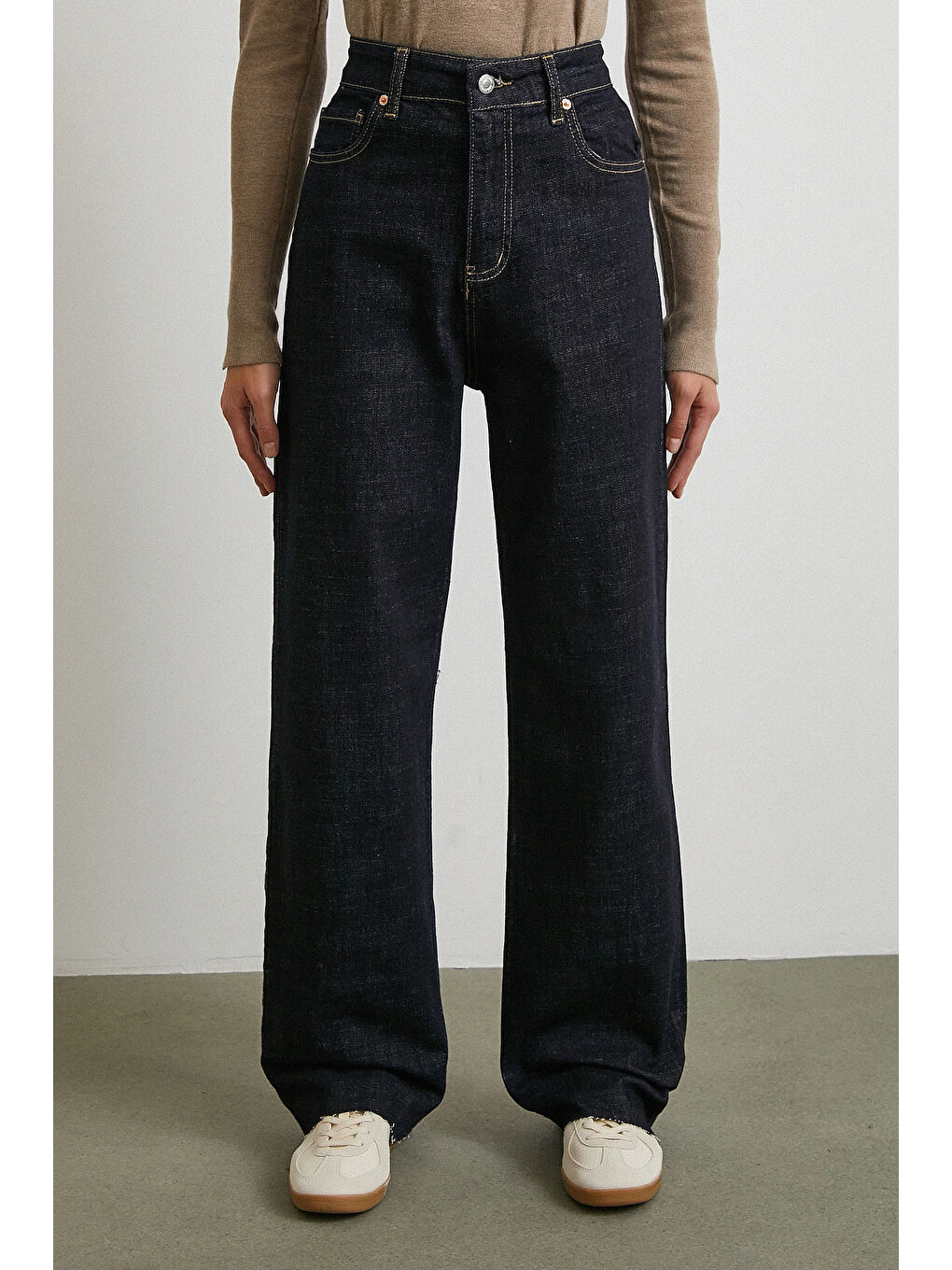 Yüksek Bel Kesik Boru Paça Jean Lacivert-4