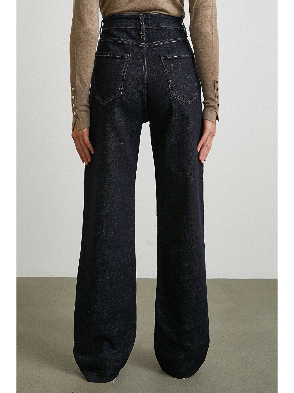 Yüksek Bel Kesik Boru Paça Jean Lacivert-5