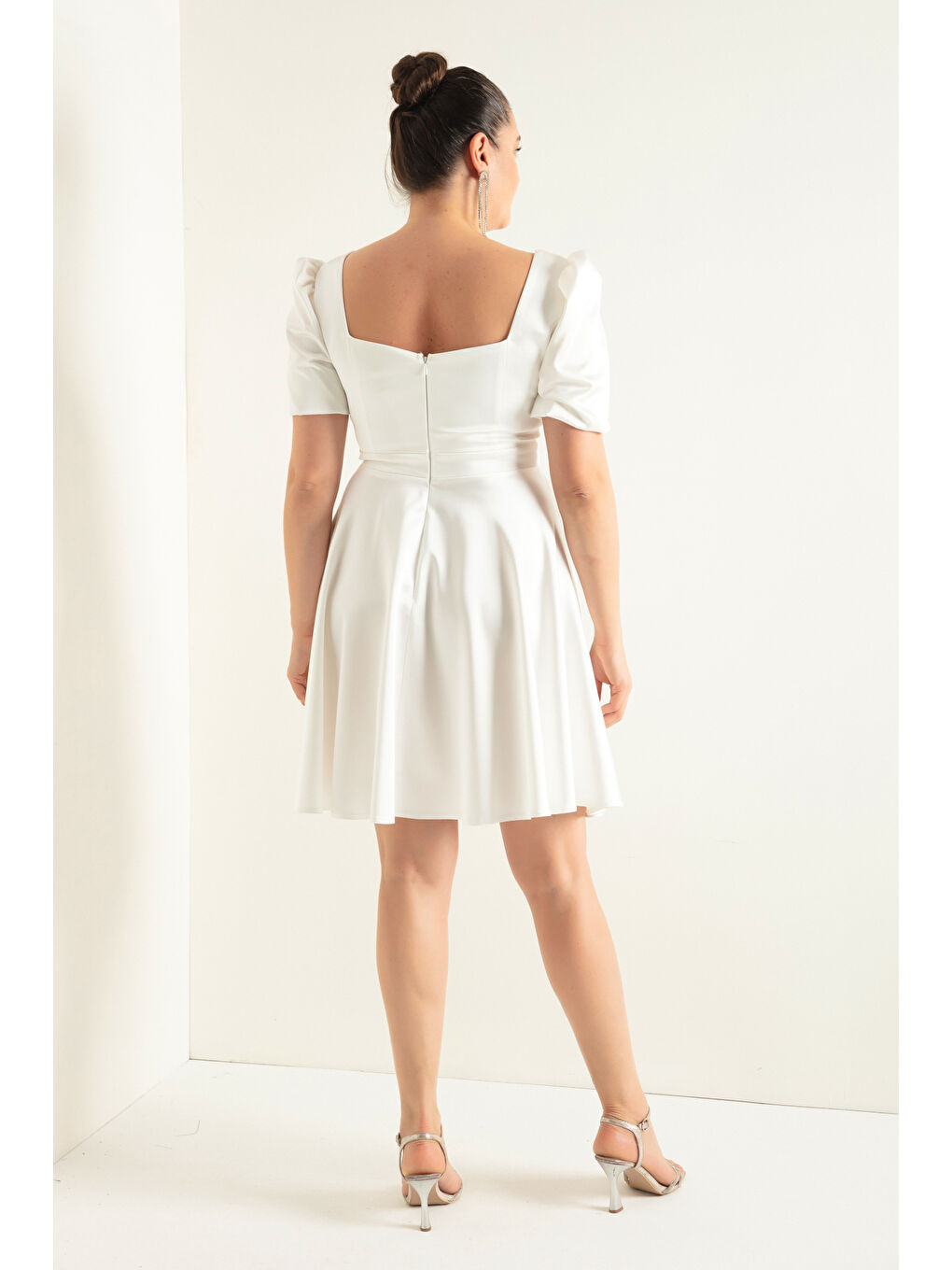 Kadın Beyaz Balon Kol Kloş Kesim Mini Büyük Beden Saten Abiye Elbise-4