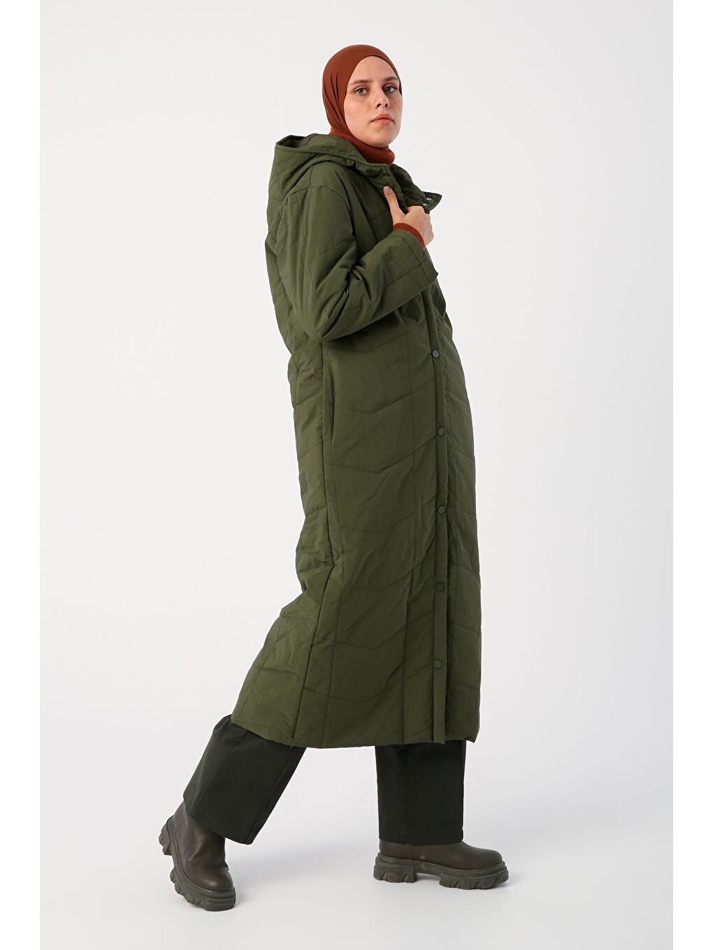 Haki Kapüşonlu Çıtçıtlı Uzun Kapitone Mont-1