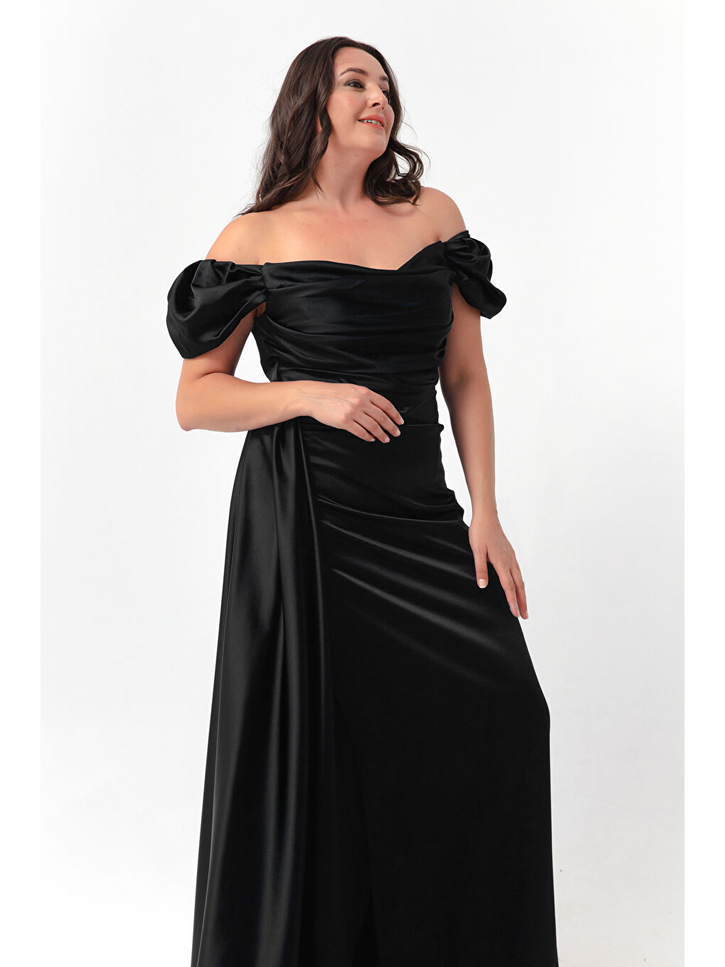 Kadın Siyah Kayık Yaka Kuyruklu Uzun Saten Abiye & Mezuniyet Elbisesi-1