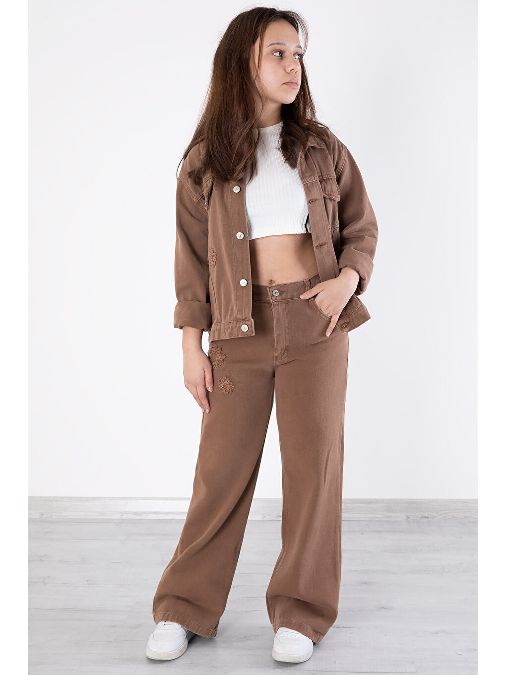 Kahverengi Nakış Detaylı Jean Pantolonlu ve Ceketli Kız Çocuk Takım 20364