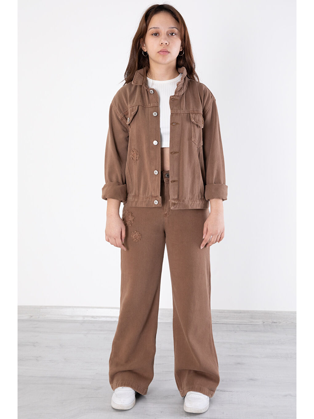 Kahverengi Nakış Detaylı Jean Pantolonlu ve Ceketli Kız Çocuk Takım 20364-1