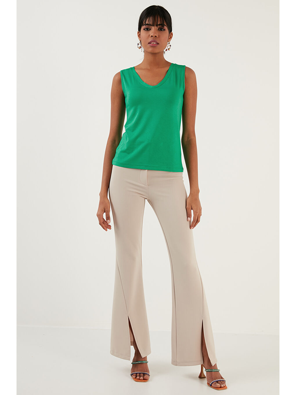 Siyah Slim Fit V Yaka Kalın Askılı 2' li Paket Kadın Bluz 5864384S2-3