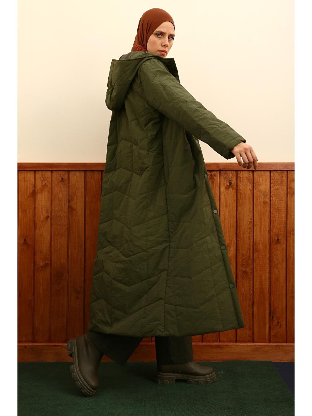 Haki Kapüşonlu Çıtçıtlı Uzun Kapitone Mont-3