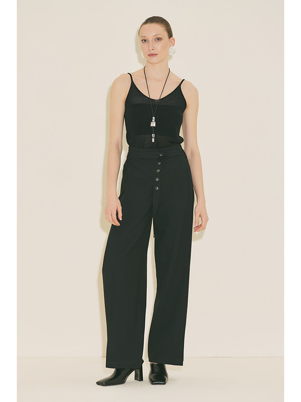 Geniş Pile Detaylı Kemerli Pantolon Siyah-5