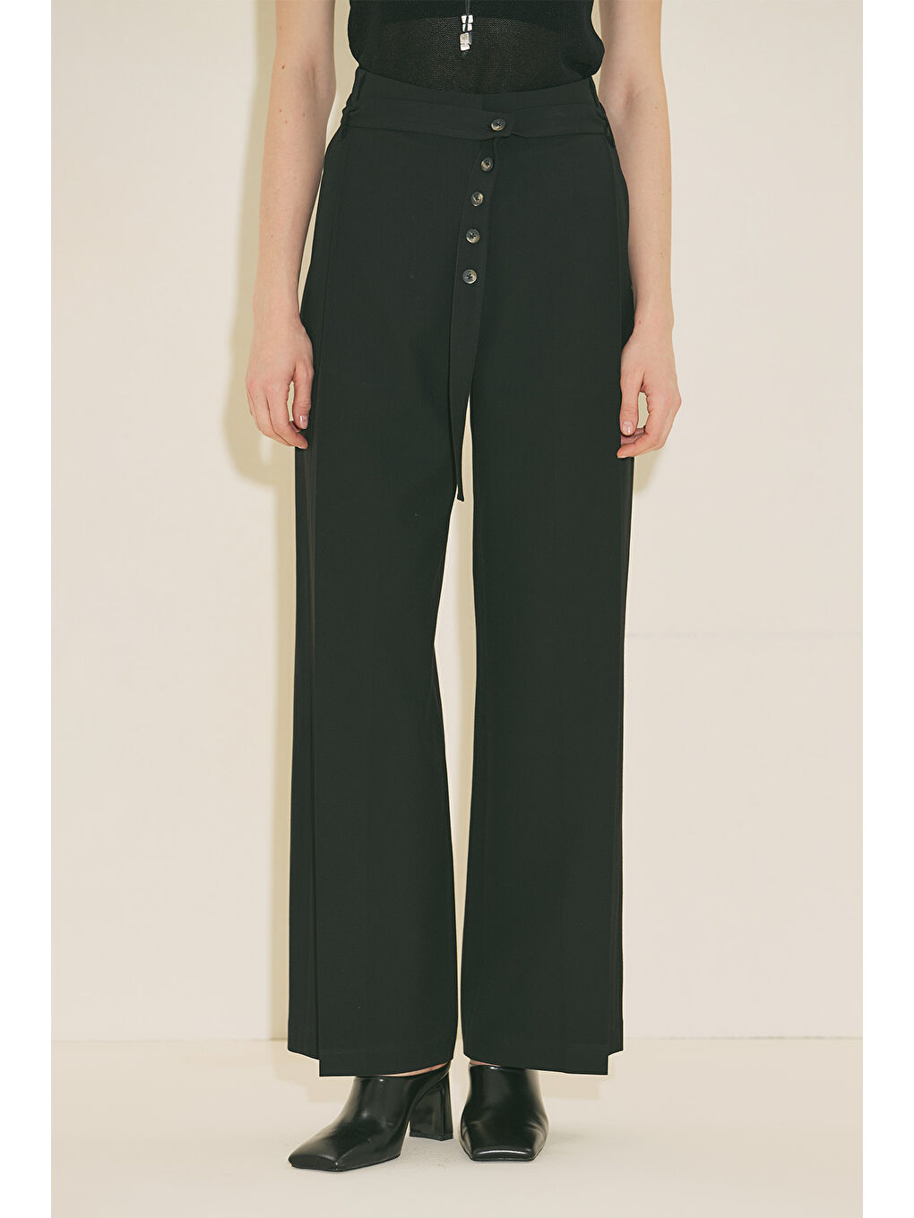 Geniş Pile Detaylı Kemerli Pantolon Siyah-6