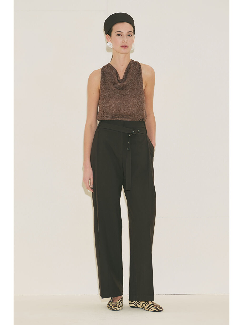 Geniş Pile Detaylı Kemerli Pantolon Kahverengi-2