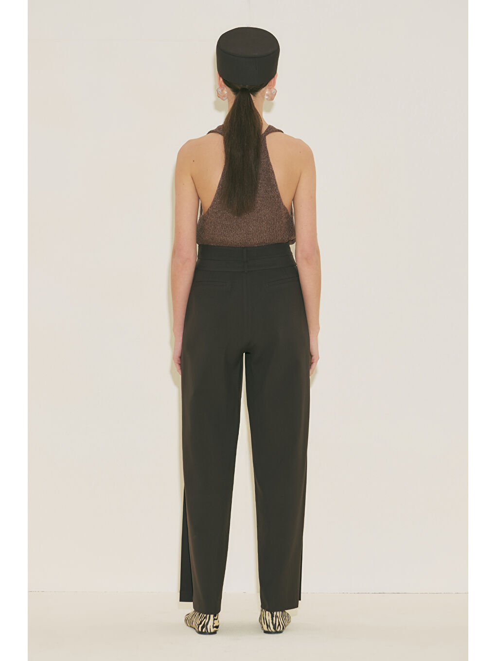 Geniş Pile Detaylı Kemerli Pantolon Kahverengi-3