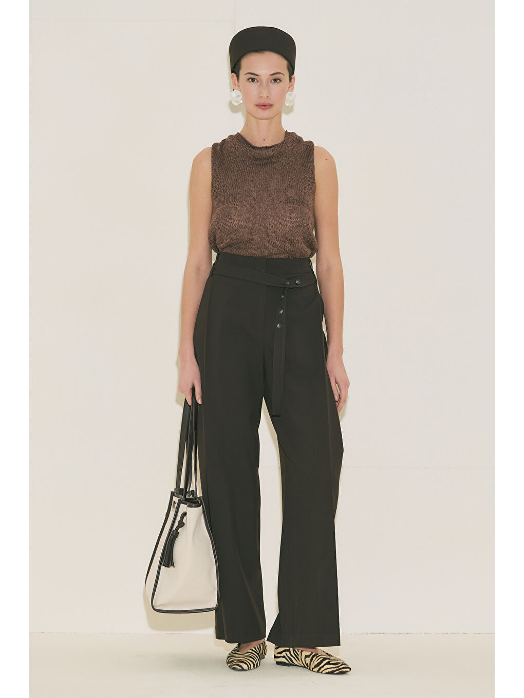 Geniş Pile Detaylı Kemerli Pantolon Kahverengi-5