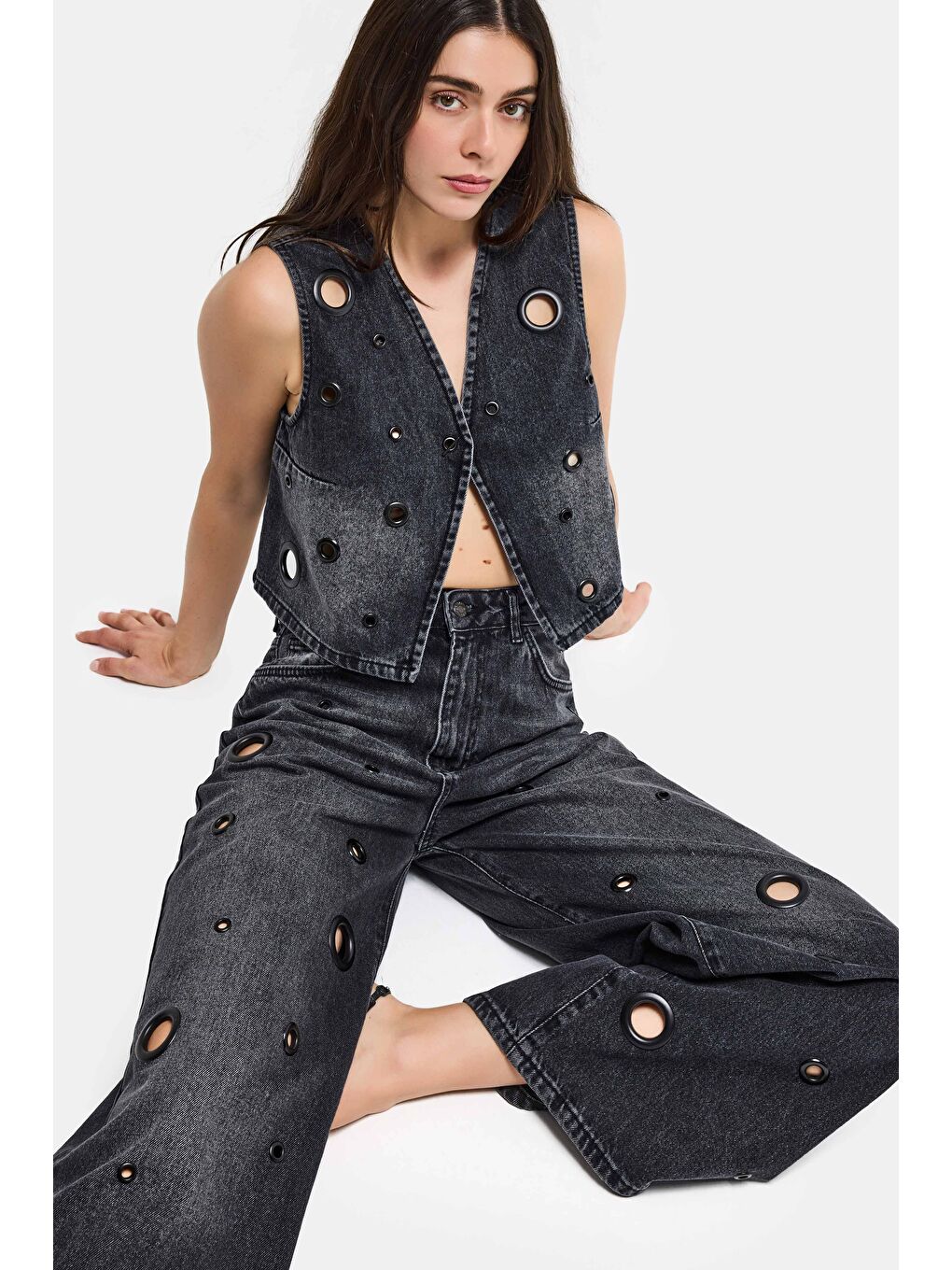 Gri Kadın Koyu Füme 2s6-1 Crop Fit Kuş Gözlü Tasarım Denim Yelek-2