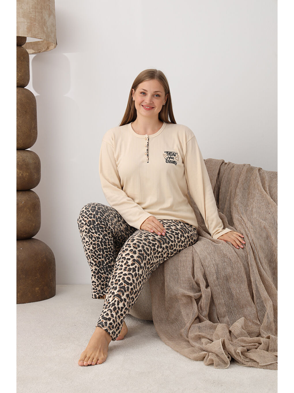 Renksiz Şardonlu İnterlok Kumaş Büyük Beden Kışlık Kadın Pijama Takımı 1160