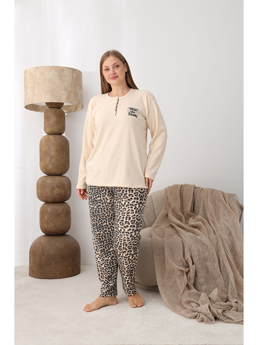 Renksiz Şardonlu İnterlok Kumaş Büyük Beden Kışlık Kadın Pijama Takımı 1160-1