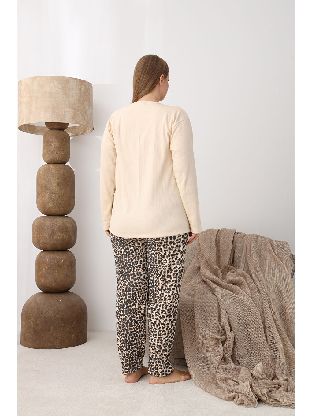 Renksiz Şardonlu İnterlok Kumaş Büyük Beden Kışlık Kadın Pijama Takımı 1160-4