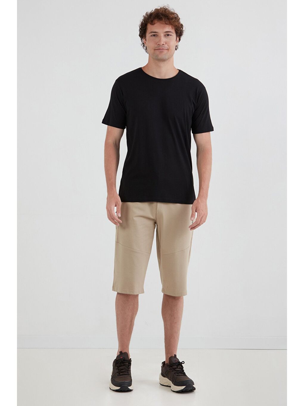 Bej Beli Lastikli Cebi Fermuarlı Yazı Baskılı Kapri-1