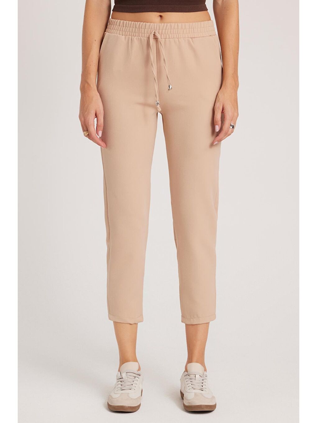 Kadın Relax Fit Rahat Kesim Yüksel Bel Dar Paça Beli Lastikli Bağcıklı Açık Bej Pantolon
