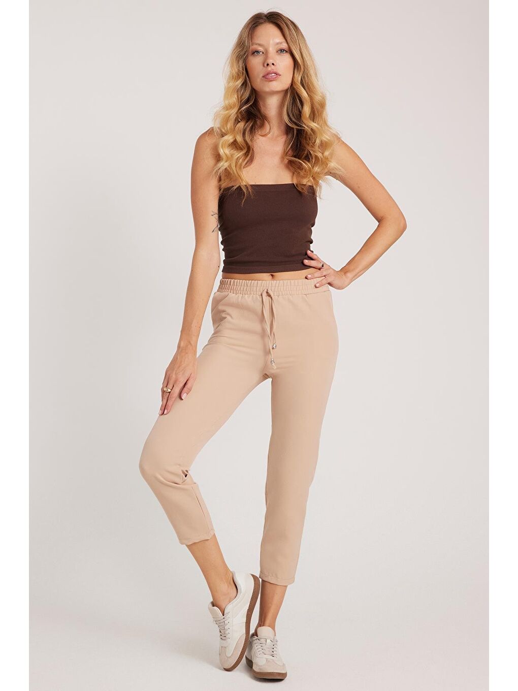 Kadın Relax Fit Rahat Kesim Yüksel Bel Dar Paça Beli Lastikli Bağcıklı Açık Bej Pantolon-1